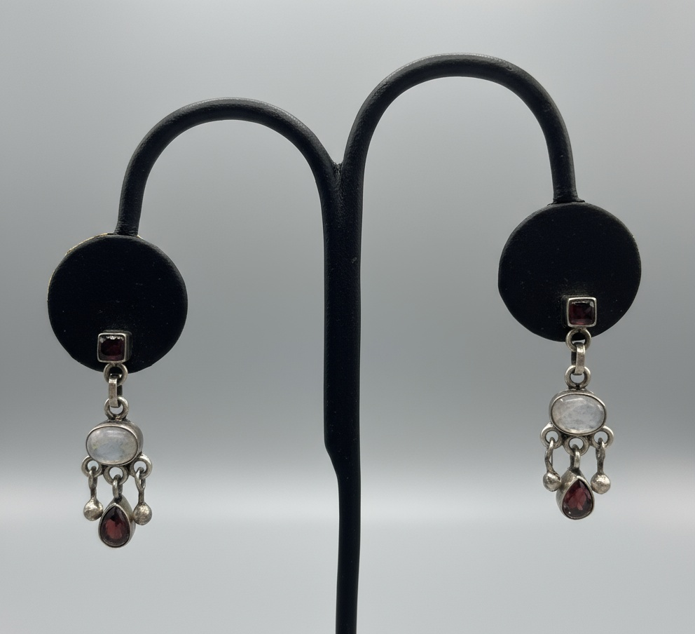 Elegant Dangling 925 Sterling Silver Earrings with 3 Cabochon Cut Stones - 2 Color Options